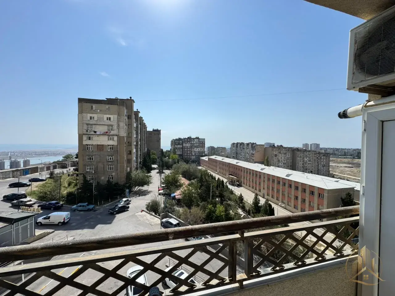 Qaraçuxur qəsəbəsində satılan 2 otaqlı yeni tikili mənzilin balkonu